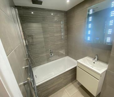 1 bedroom mews to rent - Photo 6