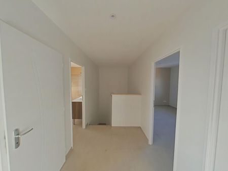 Location Maison 4 pièces 85m² CHATUZANGE LE GOUBET 26300 - Photo 3