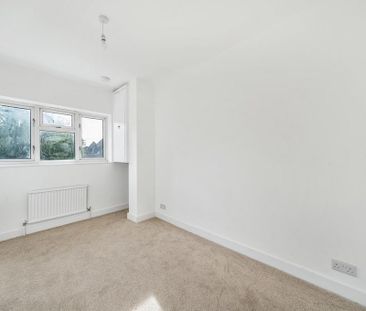 3 bedroom end of terrace house to rent - Photo 4