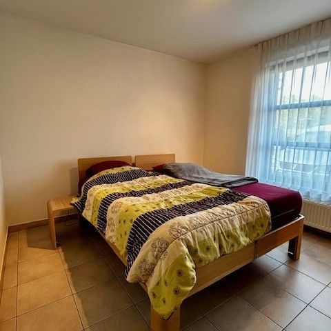 Gelijkvloers appartement met twee slaapkamers en staanplaats - Foto 1