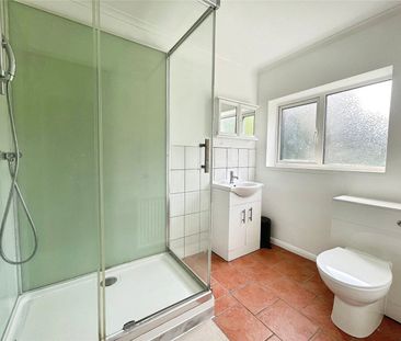 Queens Road, Egham, Surrey, TW20 9RT - Photo 4