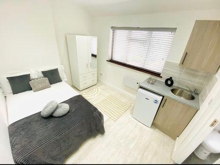 Room in a Shared House, Bencroft Road, SW16 - Photo 2