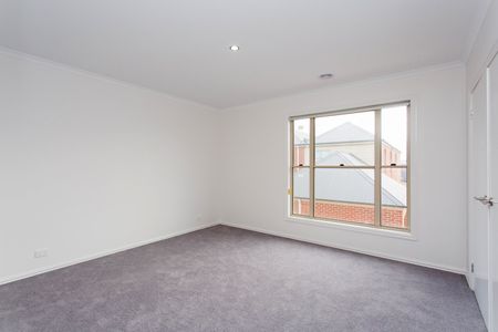 Neat & Tidy Town House Only Minutes From The CBD - Photo 3