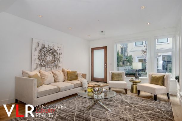 Townhouse in Downtown Vancouver, BC - Photo 1