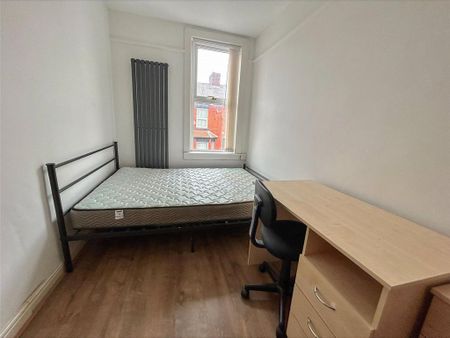4 bedroom end of terrace house to rent - Photo 4
