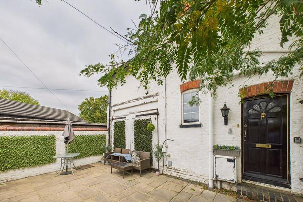 2 bedroom maisonette to rent - Photo 1