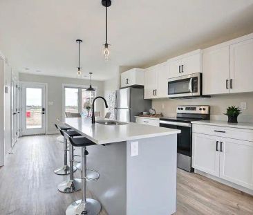 Henley Heights — 3 Bedroom Townhome - Photo 2