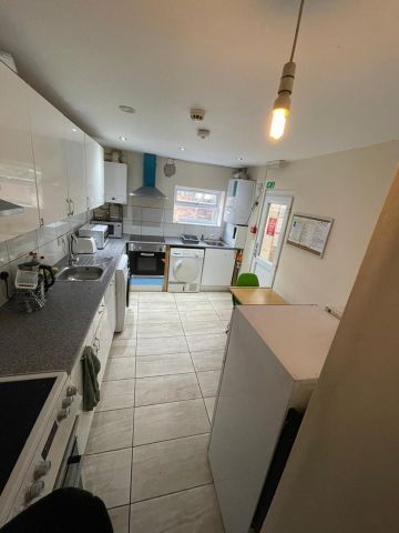 Room in a Shared House, Colless Road, N15 - Photo 5