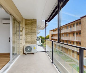 Freshly updated - Brand New Kitchen - Photo 6