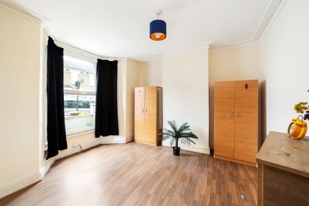 🌺 Large Victorian Terraced Property in Tottenham, N17 🌺 Room 1 - Photo 2