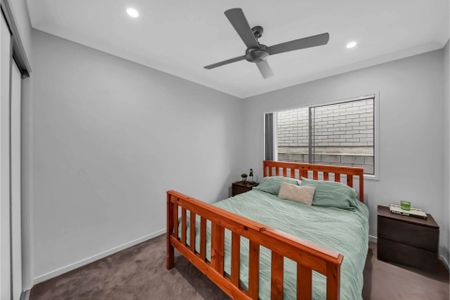 For Lease: Modern Family Home in the Heart of Holmview! - Photo 3