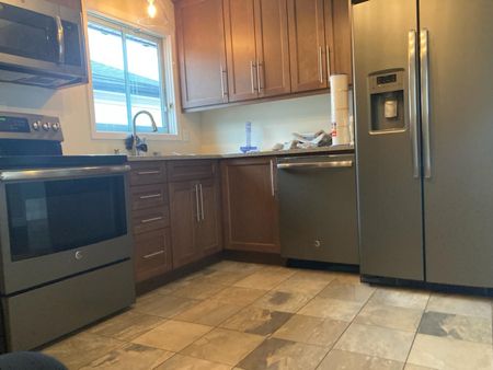 For Lease - 76 Glenwood Avenue, London East, Ontario - Photo 4