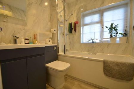 Wentworth Close, Ashford, TW15 - Photo 2