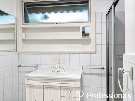 Spacious Family Home in Brentwood Secondary College & Mount View Primary School Zones - Photo 4
