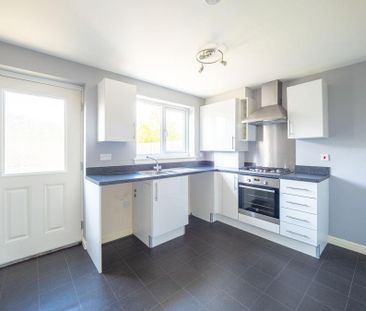 3 bedroom end of terrace house to rent - Photo 3