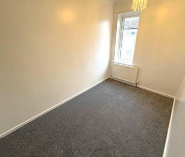 4 bedroom end of terrace house to rent - Photo 1