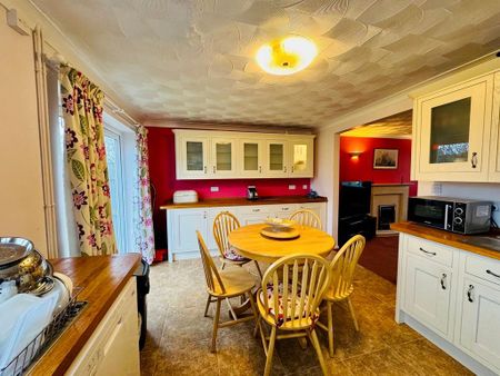 3 bedroom terraced house to rent - Photo 4