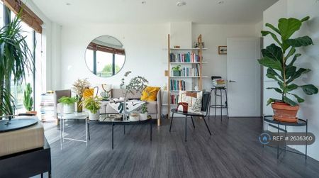 1 bedroom penthouse to rent - Photo 2