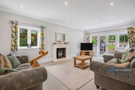 5 bedroom detached house to rent - Photo 3