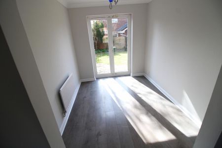 3 bedroom detached house to rent - Photo 3