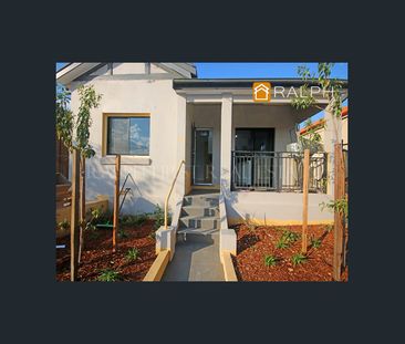 Fully self-contained studio with air Conditioner! - Photo 3