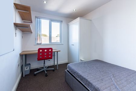 6 Bedroom Student Home! 162pppw 52 Weeks. All Bills included. No fees Room 3 - Photo 4