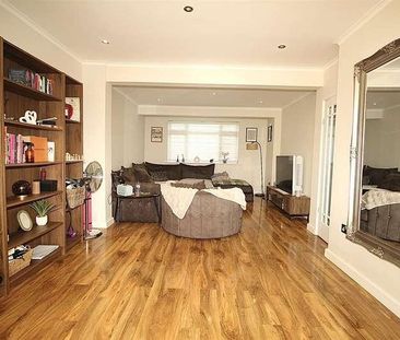 Bedford Crescent, Enfield, EN3 - Photo 4