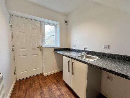4 bedroom semi-detached house to rent - Photo 5