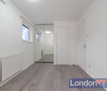 2 bedroom mews to rent - Photo 5