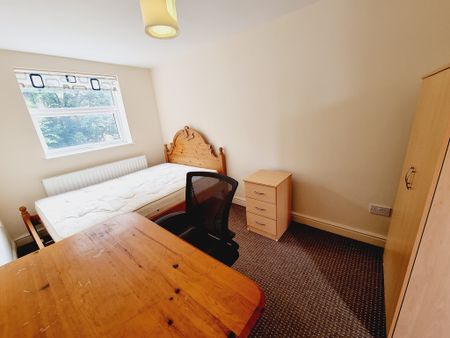 3 Bed Student Accommodation - Photo 2