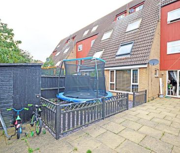 3 bedroom flat to rent - Photo 4