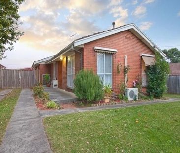 Charming Family Home in Prime Location! - Photo 4