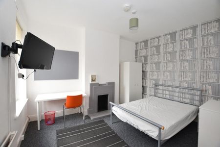 6 bedroom terraced house to rent - Photo 3