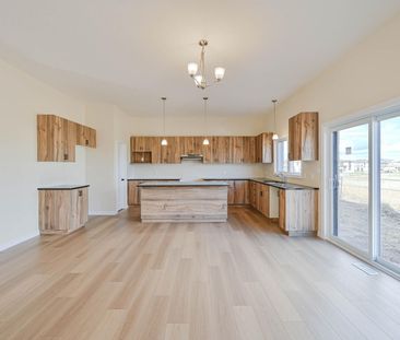 For Lease - 16 Munn Crescent, Brant, Ontario - Photo 2