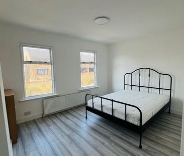 3 Bed Terraced House, Holmesdale Road, SE25 - Photo 3