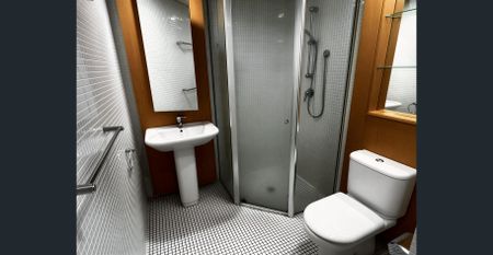 FANTASTIC BRIGHT & AIRY MODERN APARTMENT AVAILABLE FOR RENT! - Photo 4