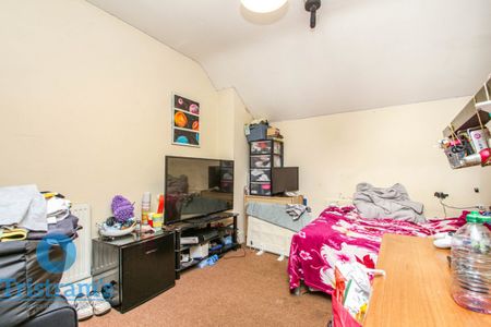 3 bed Mid Terraced House for Rent - Photo 3
