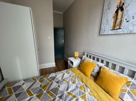 Camden Street, Room 5, All Bills Included, Belfast, BT9 6UA - Photo 4