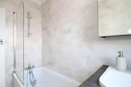 3 bedroom end of terrace house to rent - Photo 3