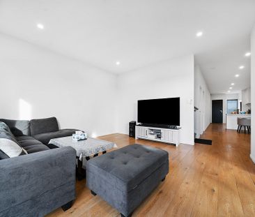 3 Bedroom + 2 Bathrooms Townhouse - Photo 2