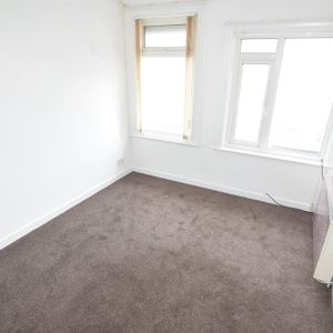 To Let 1 Bed Flat - Photo 2