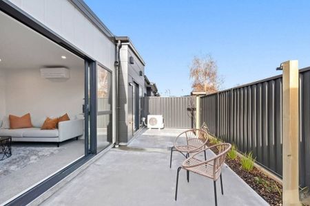 Brand new stylish house with great location - Photo 5