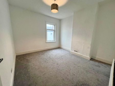2 bedroom end of terrace house to rent - Photo 2
