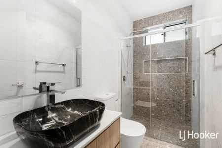 Stunning Home - Great Location! - Photo 3