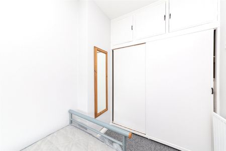 4 bedroom semi-detached house to rent - Photo 3