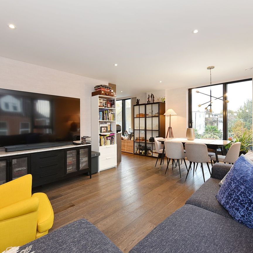 3 Bed Flat, Essex Park Mews, W3 - Photo 1