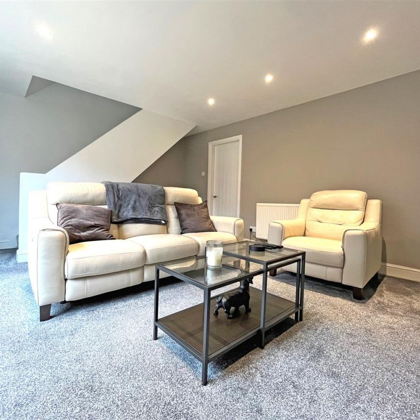 3 bedroom Semi-detached house to rent - Photo 1