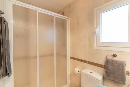 Plaça Baró de Cortés, Valencia, Valencian Community 46006 - Photo 3