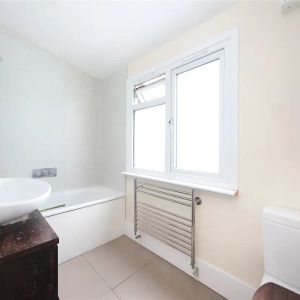 1 bedroom flat in Battersea - Photo 3