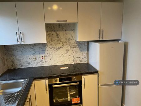 1 bedroom flat to rent - Photo 3